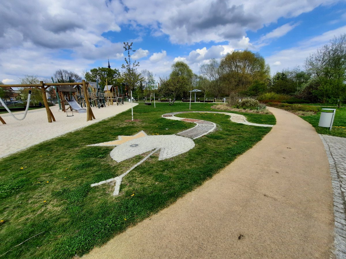 karen_ascher's tweet image. #weltdesigntag Spreewaldspielplatz in Lübbenau. Wir sind begeistert. Weitläufig, Picknickplätze, Sagenfiguren, ganz viel Spaß!