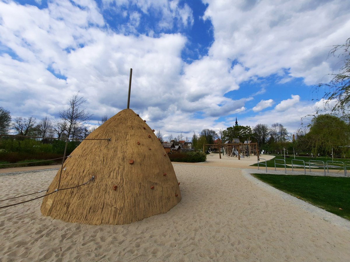 karen_ascher's tweet image. #weltdesigntag Spreewaldspielplatz in Lübbenau. Wir sind begeistert. Weitläufig, Picknickplätze, Sagenfiguren, ganz viel Spaß!