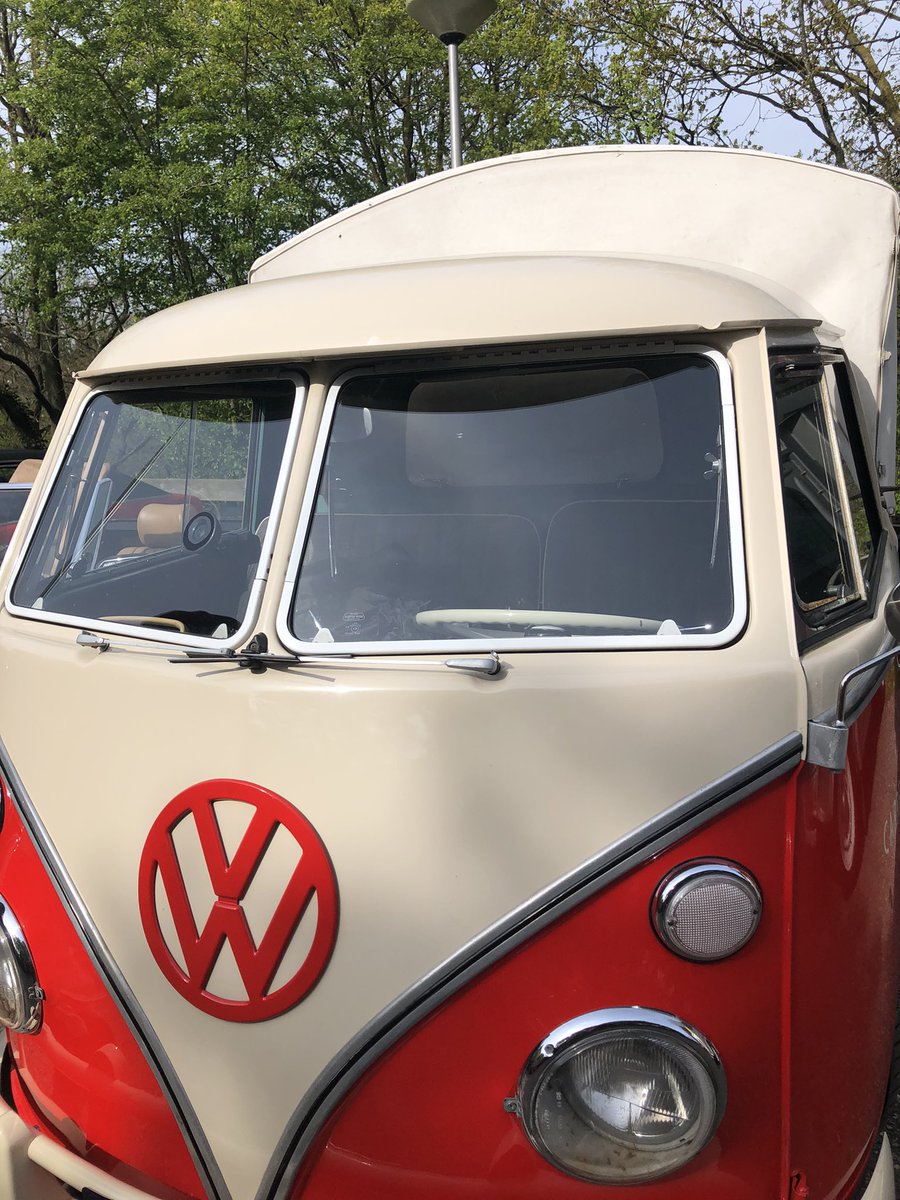 zspt2012's tweet photo. #Kingsday @Gemeente_Rhenen quite the divers #selection of #cars for a nice #ride https://t.co/OUaqotsbxf