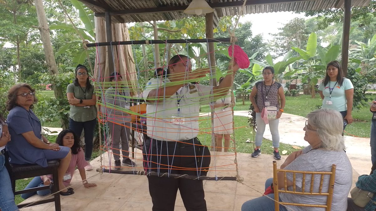Aecid_Guatemala's tweet photo. #CierrePrevi
Un encuentro de afectos, aprendizajes y reflexiones tuvo lugar ayer en Suchitepéquez para celebrar 5 años de trabajo del @GuatemalaPrevi. Fueron cerca de 150 personas de organizaciones comunitarias, defensoras de #DDHH e instituciones, la mayoría mujeres. https://t.co/MZXRlWfdgN