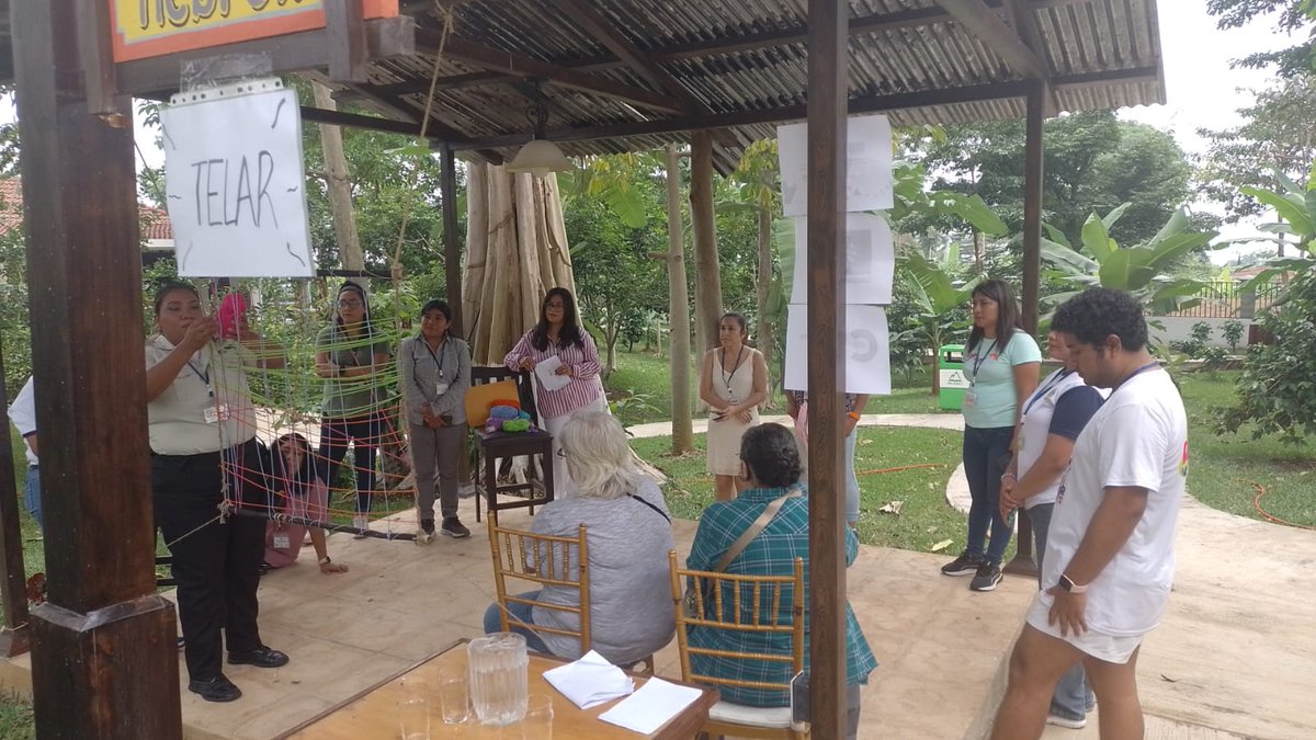 Aecid_Guatemala's tweet photo. #CierrePrevi
Un encuentro de afectos, aprendizajes y reflexiones tuvo lugar ayer en Suchitepéquez para celebrar 5 años de trabajo del @GuatemalaPrevi. Fueron cerca de 150 personas de organizaciones comunitarias, defensoras de #DDHH e instituciones, la mayoría mujeres. https://t.co/MZXRlWfdgN