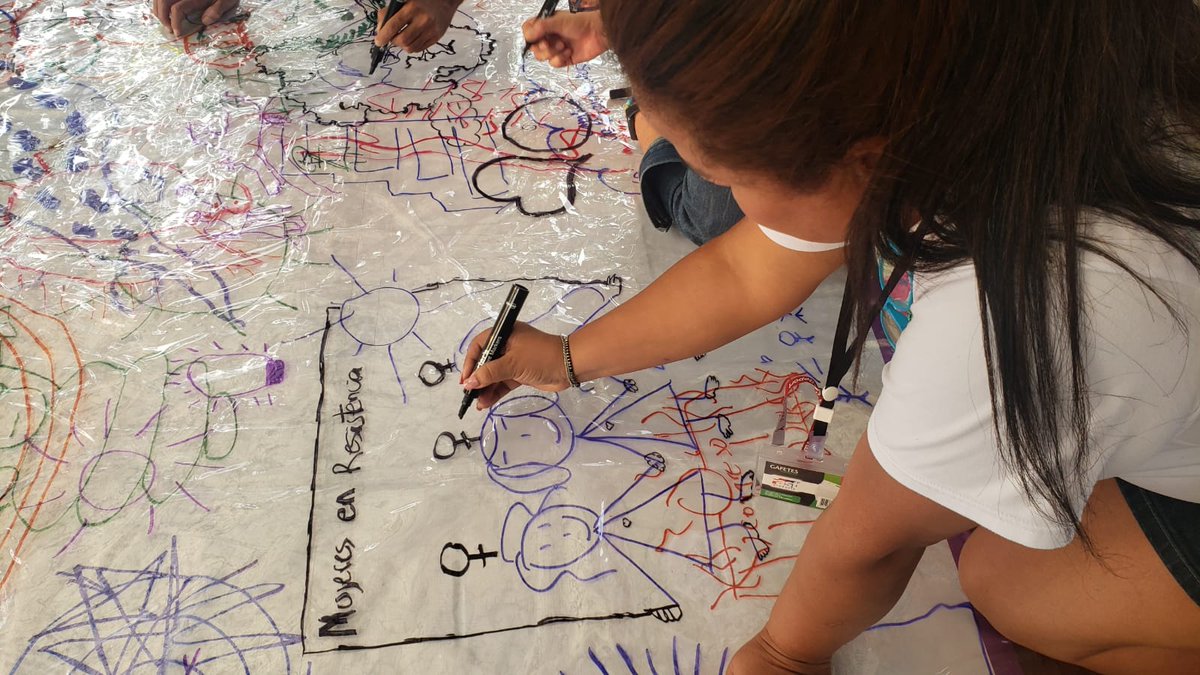 Aecid_Guatemala's tweet photo. #CierrePrevi
Un encuentro de afectos, aprendizajes y reflexiones tuvo lugar ayer en Suchitepéquez para celebrar 5 años de trabajo del @GuatemalaPrevi. Fueron cerca de 150 personas de organizaciones comunitarias, defensoras de #DDHH e instituciones, la mayoría mujeres. https://t.co/MZXRlWfdgN