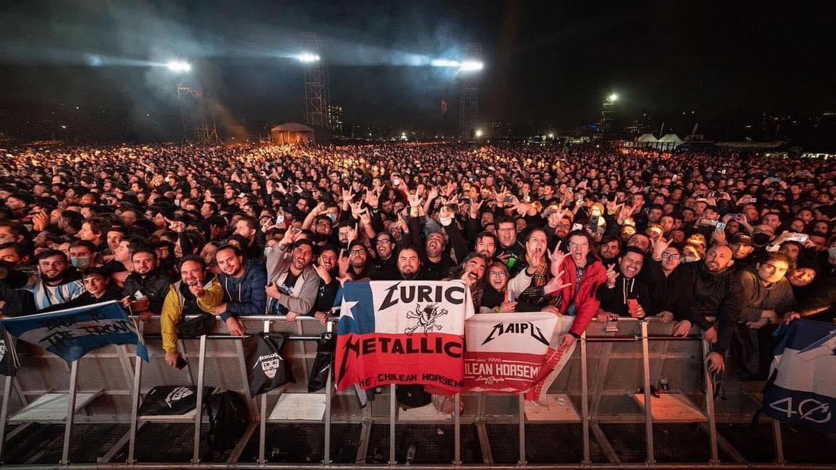 #MetinChile🇨🇱|Hace un año se realizaba la 6ta visita de #Metallica al país... qué la sufrimos por la cresta!! 
Originalmente era en Abril del 2020 pero pandemia de por medio y cuando ya veíamos el recital a la vuelta de la esquina, NO estaba disponible el Estadio Nacional 🤦