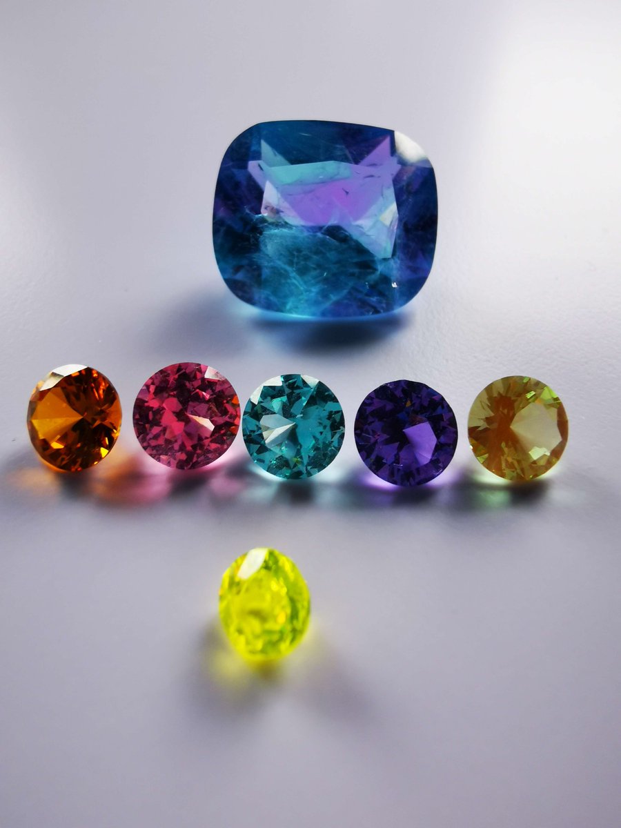 AtelierNear's tweet photo. Sometimes you just need some shiny rocks! https://t.co/OpZN7dt9Ca