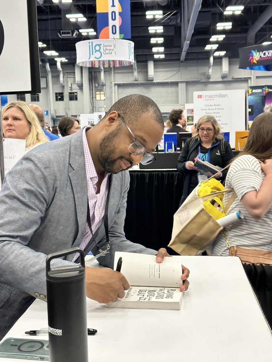 LibraryWildcats's tweet photo. Interacting with authors you admire and whose work feeds your imagination is energizing! I hope I transmit these positive vibes about books and authors to my students. #txla23 #schoollibraries #schoollibrarians #pisdREADS #wildcatlibrary #authors https://t.co/bc3lhyQGxJ