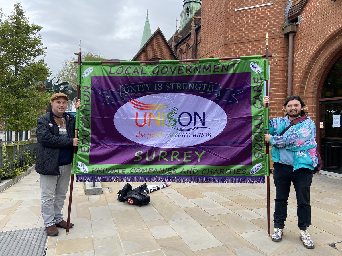 WokingXr's tweet photo. 📚 Education is in crisis 📚
Good to meet and talk with local teachers, out on strike and holding a rally in #Woking.
@NEUnion @SurreyUNISON @XREducators  #PayUp
#SaveOurSchools
Solidarity ✊🏽 https://t.co/rtAfQXS4Og