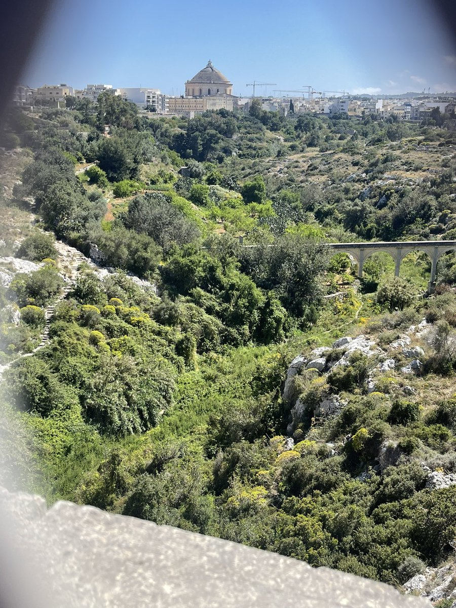 rootsdarlinggg's tweet photo. Wow the view is amazing on the way back home from college 😏☺️@forrestleigh @EUErasmusPlus #Erasmus23 https://t.co/ADpVu1c0kx