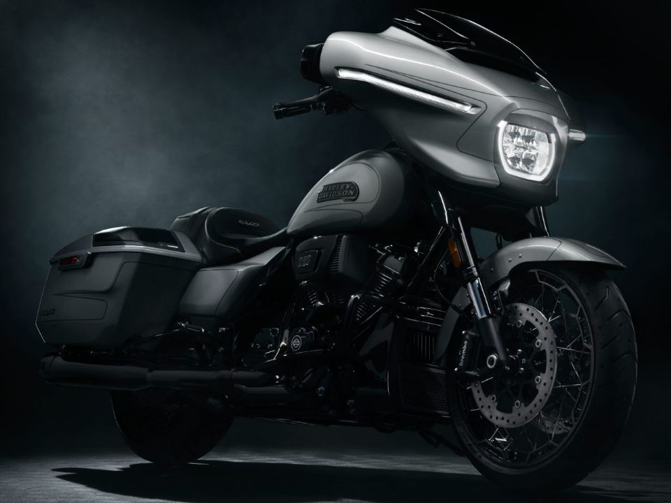 HeavyGarage's tweet photo. A Harley soltou um spoiler dos novos modelos CVO Street Glide e Road Glide a serem lançados em 7/jun. E aí, gostou?
.
Harley-Davidson released a preview of the new CVO Street Glide and Road Glide models. What did you think?
.
#HarleyDavidson #StreetGlide #RoadGlide https://t.co/bKNiyV0Qq2
