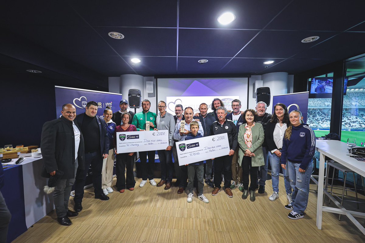 coeur_girondins's tweet photo. Animations pédagogiques, remise du Trophée Initiatives Nature, tee-shirts caritatifs... retour sur le #MatchDeLaTerre au @MatmutAtl avec @theseacleaners et @FootEcologieFr 🌍
👉https://t.co/C2yRpWfjQL
#JouonsLaCollectif #UNMI #FCGBGF38 https://t.co/Gnz329Bq0H