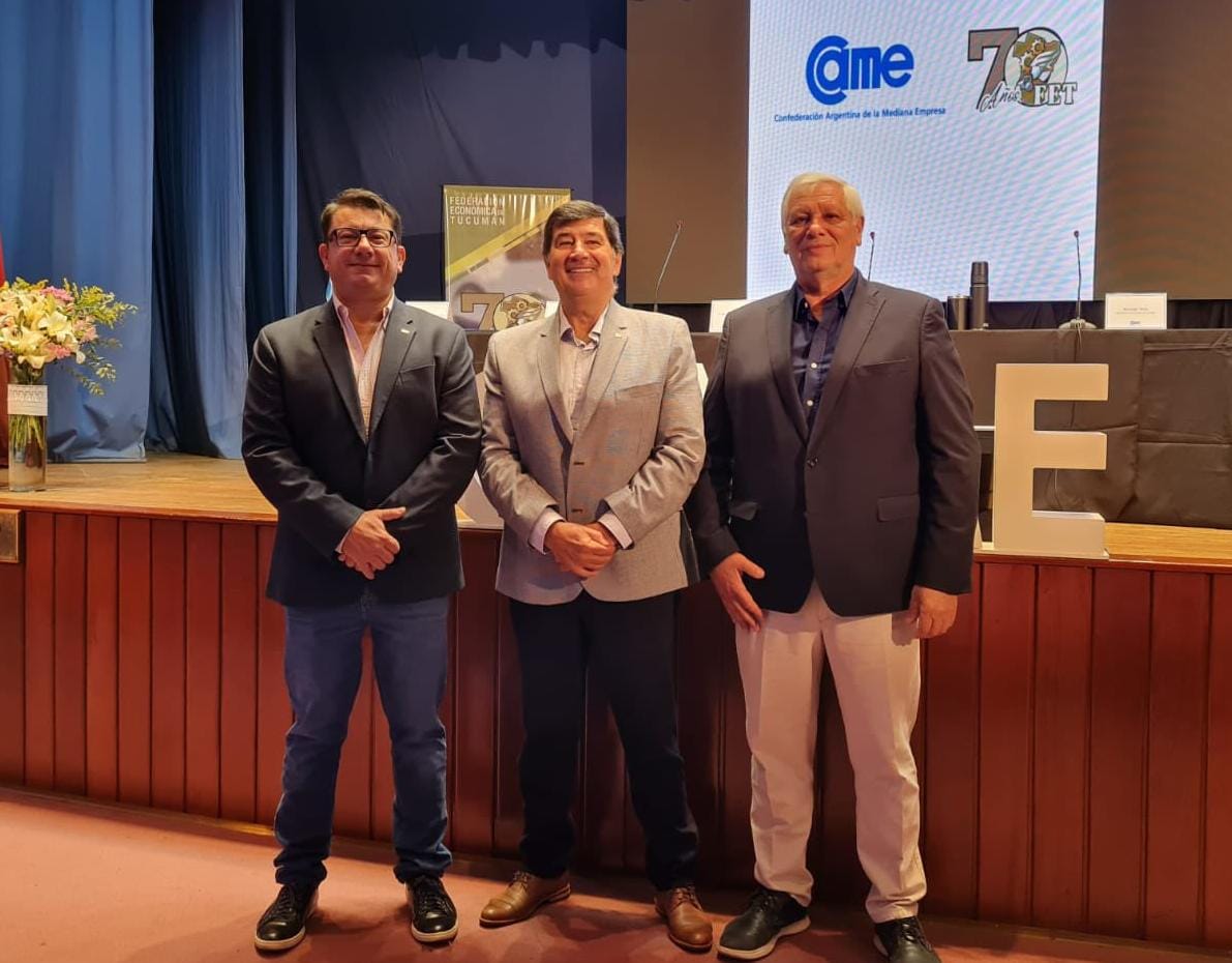 En el #EncuentroFederalPyme de <a href="/redcame/">CAME</a> en Tucumán @FETucumanel, el presidente de la Metropolitana <a href="/MartinOria72/">Martin Oria</a> junto a su par <a href="/FGuilnermo/">Fachinello,Guillermo Federico</a> de la <a href="/CEMISIONES/">CEM</a> y nuestro vicepresidente <a href="/gerardodbeltran/">Gerardo Díaz Beltrán</a> en la reunión de Consejo Directivo de <a href="/redcame/">CAME</a>.