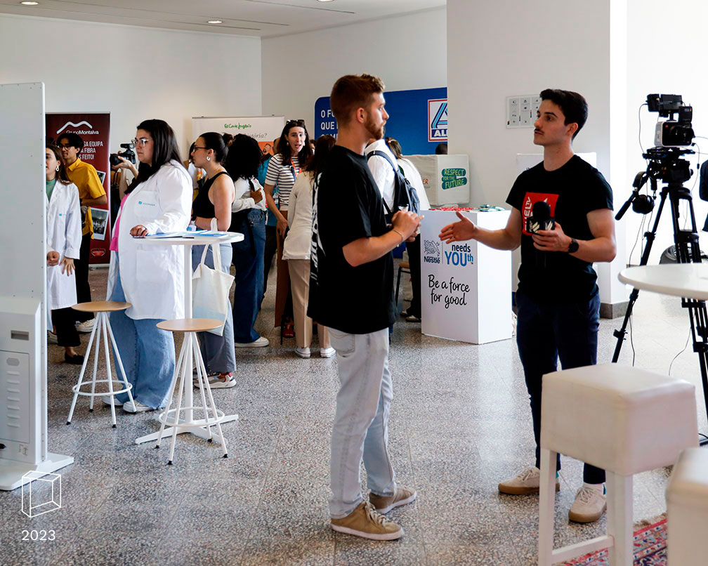 ESCS's tweet image. No passado dia 19 de abril, a ESCS e a @ae_escs organizaram a 3.ª edição da Feira de Emprego #ESCSLevelUp.