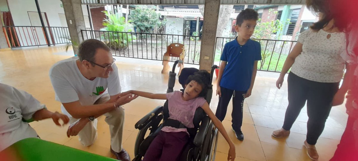 DavidLelliottUK's tweet photo. Un placer visitar @HOPAC_ORG - recipiente de uno de nuestros #DisabilityAwards - ayer para ver su increíble trabajo y conocer unos de los “niños”. Y también oír de sus necesidades - hasta la urgencia de conseguir cinco extintores 🧯 de fuego … https://t.co/sNPFB6XrzZ