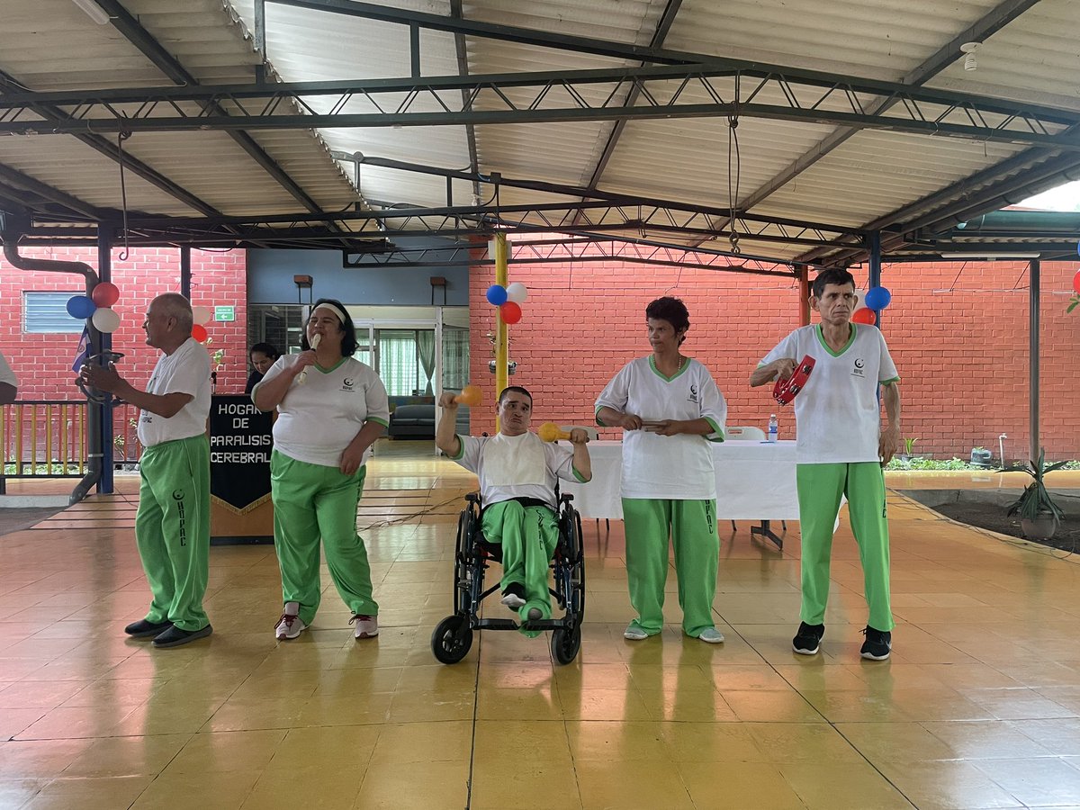 DavidLelliottUK's tweet photo. Un placer visitar @HOPAC_ORG - recipiente de uno de nuestros #DisabilityAwards - ayer para ver su increíble trabajo y conocer unos de los “niños”. Y también oír de sus necesidades - hasta la urgencia de conseguir cinco extintores 🧯 de fuego … https://t.co/sNPFB6XrzZ