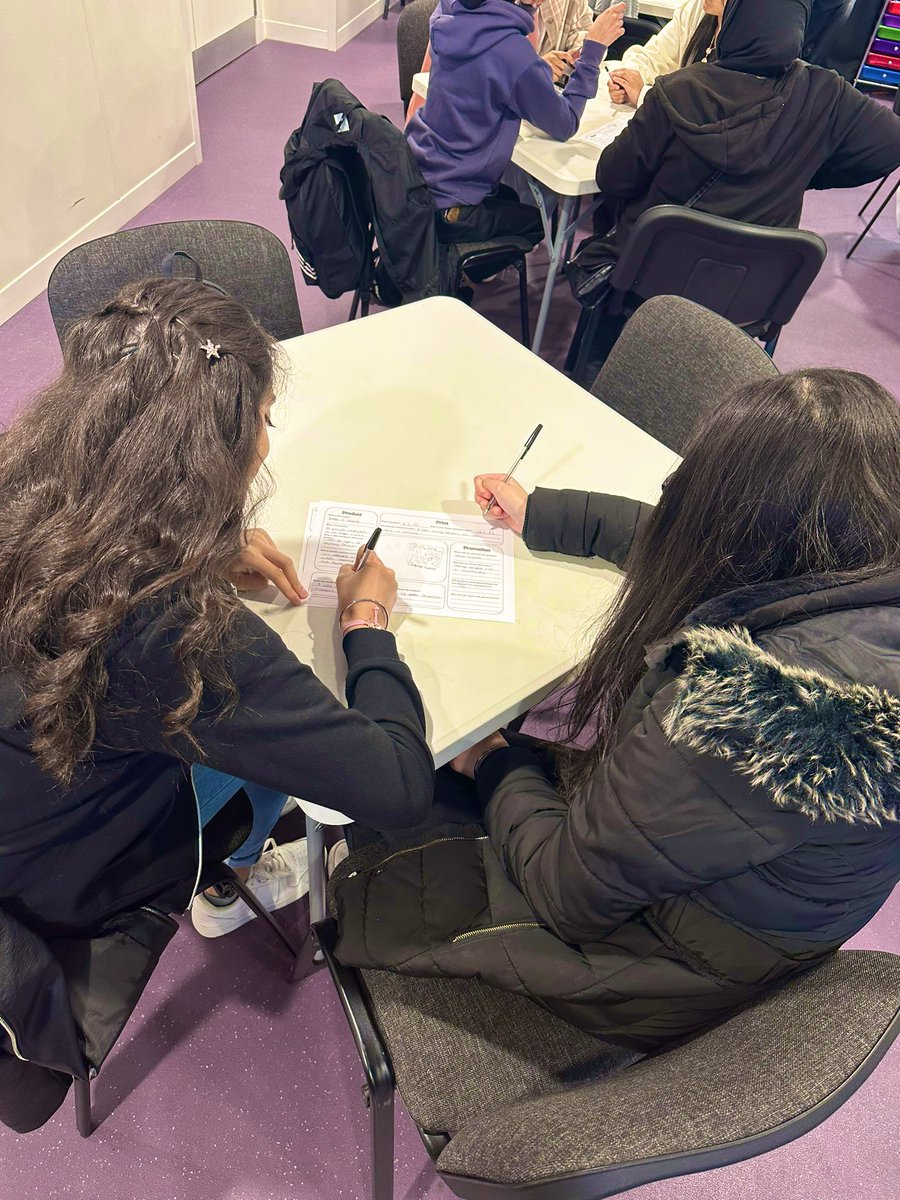 ScienceHolyhead's tweet image. Amazing day out at Cadbury World with our Year 10 students. The trip was a cross-curricular trip between Science and English, in which students looked at developing their oracy skills and the science of how chocolate is manufactured. Part 1. @holyhead_school @HolyheadEvents