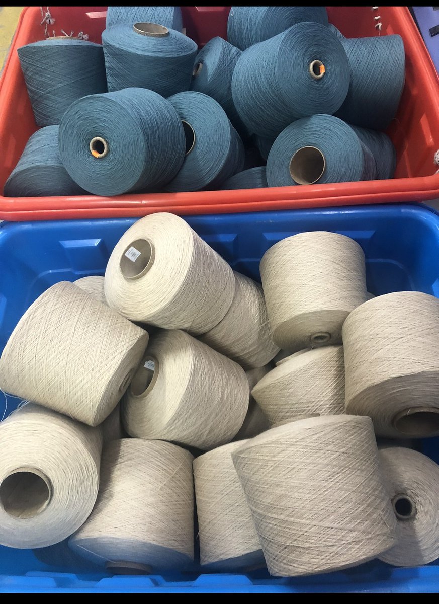 Бид жилд 10000 ТОНН НООЛУУР 26 сая ямаанаасаа самнан авдаг. 
Энэ нь дэлхийн нийт ноолуурын 40% юм. 
Гэвч дэлхийн эцсийн бүтээгдэхүүний зах зээлийн 0.16%-ийг эзэлдэг. Харин УГААСАН НООЛУУРЫН 90%, САМНАСАН НООЛУУРЫН 70%-ийг дэлхийн зах зээлд нийлүүлдэг. 
Энэ харьцааг л хэдүүлээ