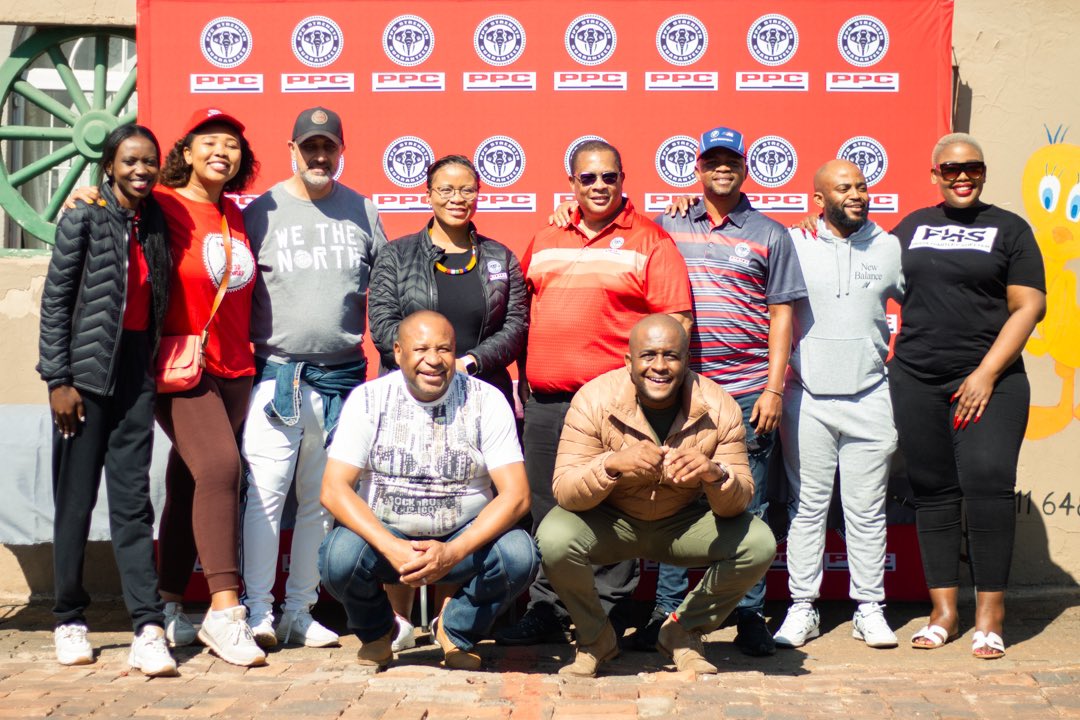 Our Annual Freedom Day Food Drive: What a successful morning of feeding local community members with over 800 food packs distributed at the @FridaHartleyshe food from @PicknPay in partnership with @PPC_Africa #TembaBavumaFoundation #PlayYourPartSA #UNSDG #FreedomDay #TBFCares