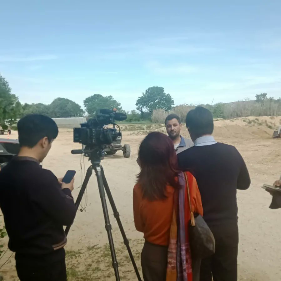 campus_ventoux's tweet photo. 🎦🎥🎦🎥🎦🎥🎦
En direct du campus!
🇰🇷🇰🇷🇰🇷
On parlera de nous dans l Asie de l'Est 😉
👉Une télévision coréenne interview actuellement les stagiaires du cfppa en BPREA.
Le sujet porte sur l'agrivoltaisme et les futures générations😉..Ce reportage sera diffusé en Corée(TF1 en Fr) https://t.co/irakj4NwmC