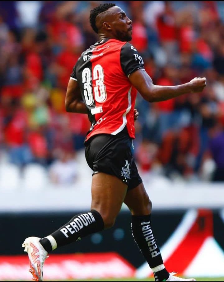 HBarcelo51's tweet photo. ⚠️⚠️ ¡¡¡PELIGRA EL TÍTULO DE GOLEO DE JULIÁN QUIÑONES Y HENRY MARTIN!!! ⚠️⚠️

Alexis Vega se puede convertir en el próximo campeón de Goleo solo tiene que meterle 15 goles al Mazatlán y que Julian ni Henry no anoten el siguiente partido. https://t.co/moYs4SziIu