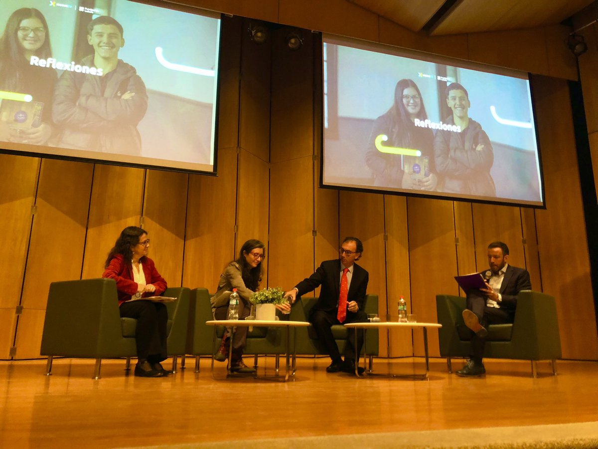 Junto a la subsecretaria <a href="/AleArratiaM/">Alejandra Arratia Martínez</a> en seminario de <a href="/muevetp/">MueveTP</a> sobre aspiraciones de estudiantes de la EMTP. Desde <a href="/Mineduc/">Ministerio de Educación</a> buscamos fortalecer diversidad de talentos y capacidades para un país más justo que avanza al desarrollo humano sostenible. #tecnicamentesepuede