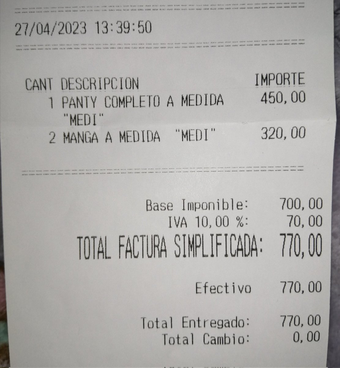 ElisaEFS's tweet photo. He vuelto de recoger mis medias y mangas para mi lipedema, cuyas recetas me han denegado este año, y ha sido un total de 770€... siendo que la Seguridad Social las cubre. 
Hasta que el lipedema no sea reconocida por @sanidadgob así seguirá el tema.
@info_adalipe https://t.co/HJ22W0uK4f