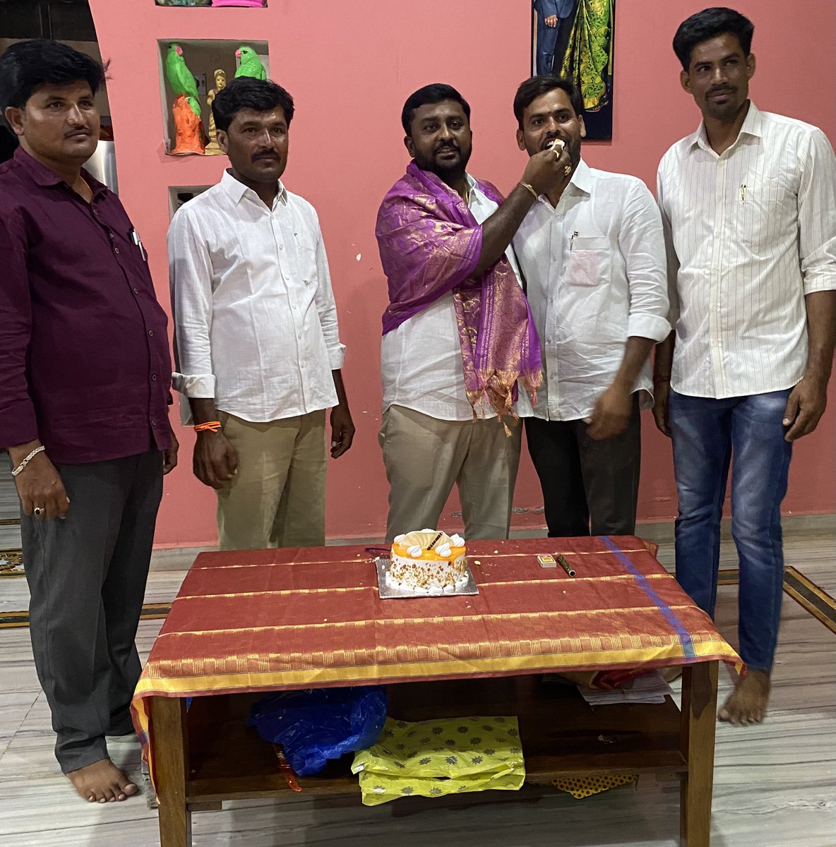 bablubabby's tweet photo. మన ప్రియతమ నేత దేవరకొండ టైగర్ జడ్పిటిసి *సురేష్ అన్న* గారి జన్మదిన వేడుకలు తన నివాసంలో ఘనంగా నిర్వహించడం జరిగింది ఈ జన్మ దిన వేడుకల్లో జర్పులతండ సర్పంచ్ సర్య నాయక్, దేవరకొండ మండలం ఉప సర్పంచ్ ఫోరం అధ్యక్షులు జర్పుల కోటేష్ నాయక్, బిఆర్ఎస్ పార్టీ గ్రామ శాఖ అధ్యక్షులు వాగ్యా నాయక్, https://t.co/A7MtKnNNOV
