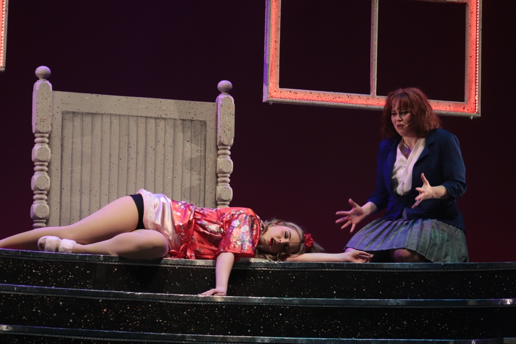 SCC_Arts's tweet photo. There’s only 3️⃣ shows left!! 😱 Don’t miss your chance to see an amazing local production of Heathers with a quadruple threat - singing, acting, dancing and murder! 🔪🩸

Get your tickets today at https://t.co/ReL9VYvPTe!
@stclaircollege #HeatherstheMusical https://t.co/eTrH25A8K6