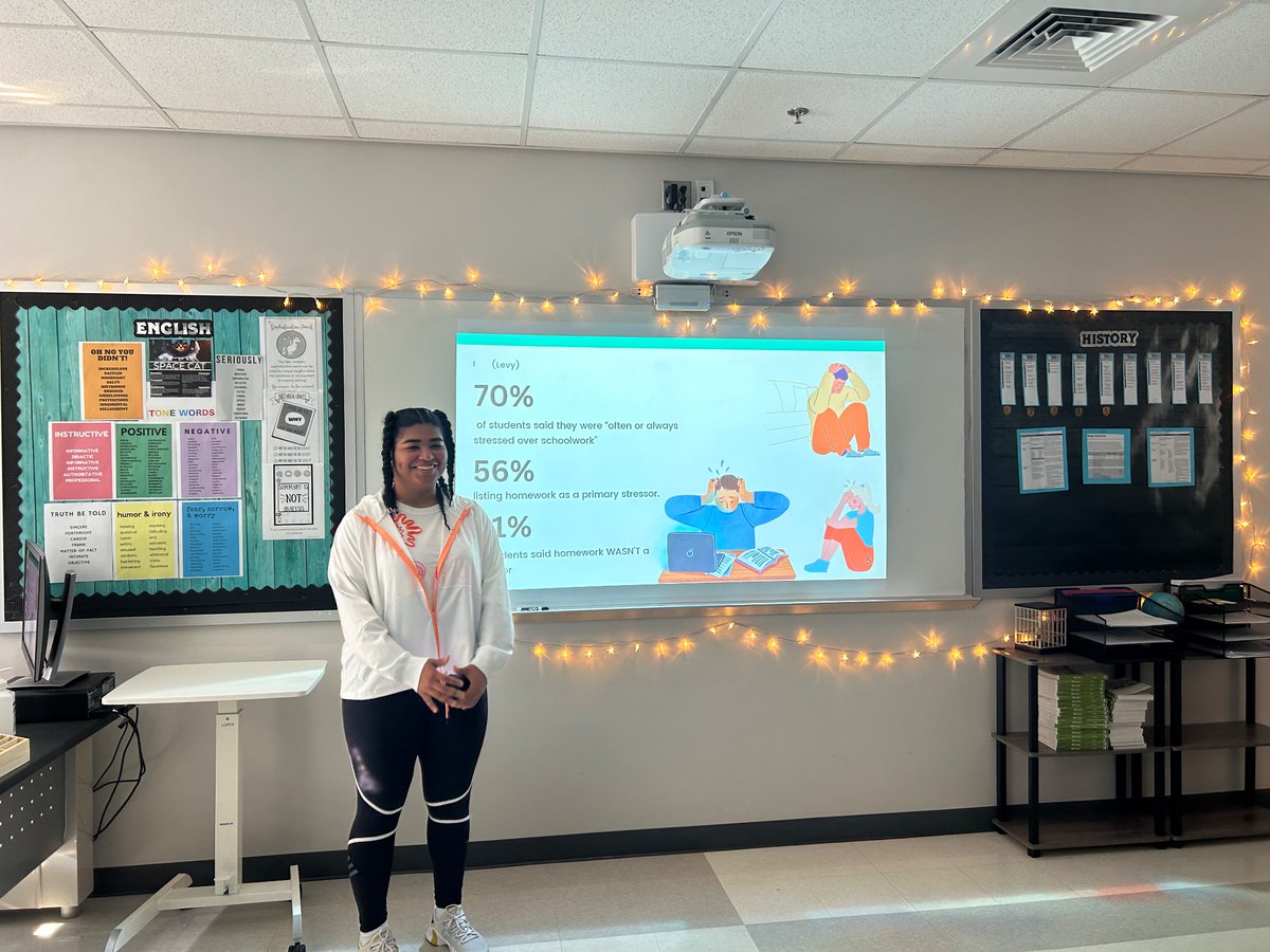 JLopez_Teacher's tweet photo. @HISD_NHECHS 
Breanna presenting current research about cheating and its relevant impacts on NHECHS students. https://t.co/dzRULlhBhL