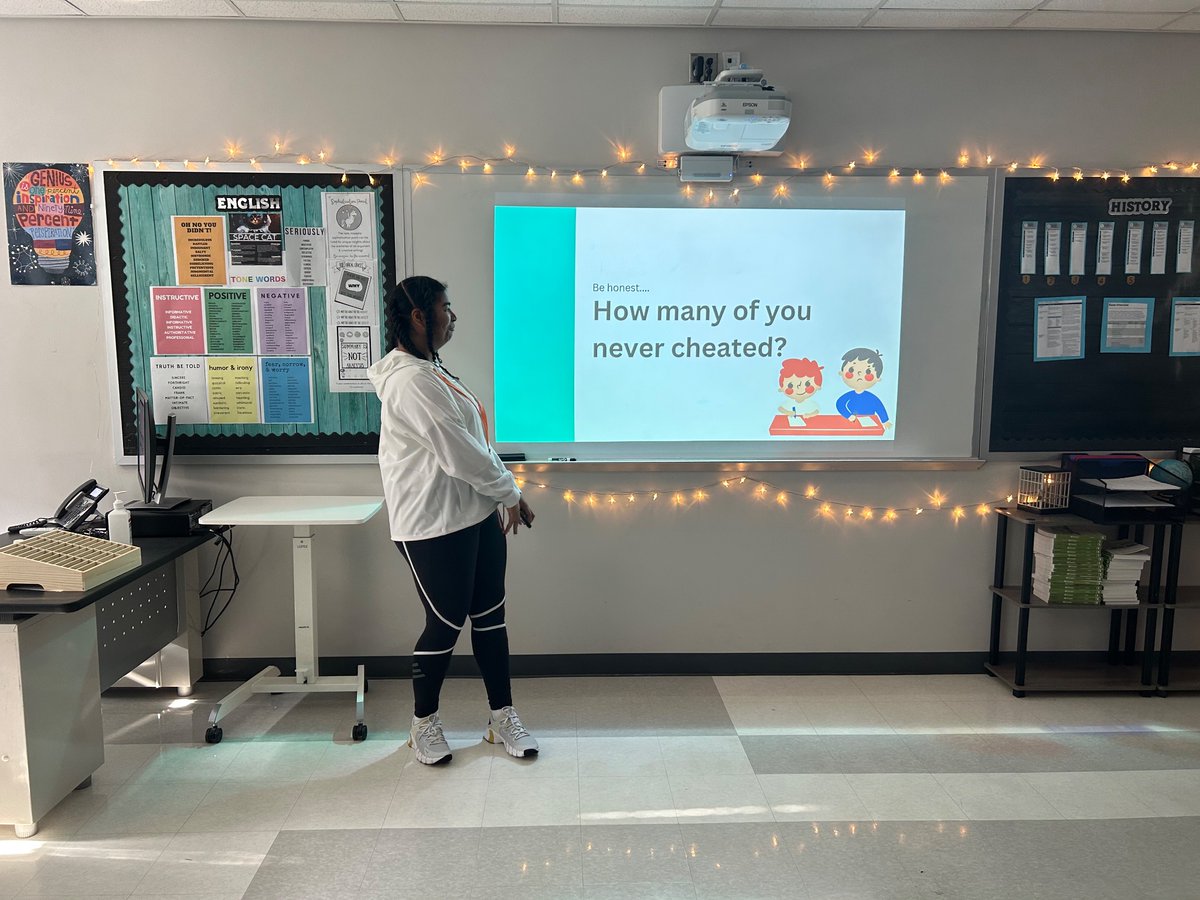 JLopez_Teacher's tweet photo. @HISD_NHECHS 
Breanna presenting current research about cheating and its relevant impacts on NHECHS students. https://t.co/dzRULlhBhL