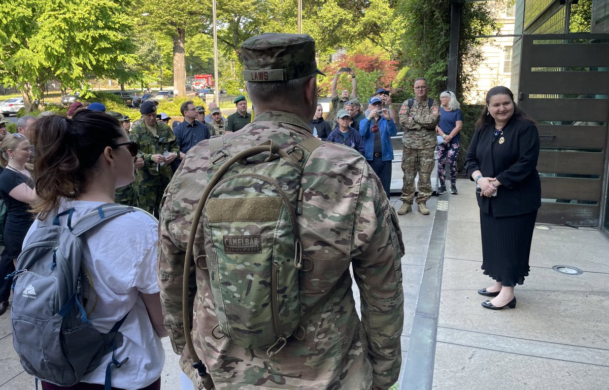 DenmarkinUSA's tweet photo. Scandinavian Soldiers March is on! 160 soldiers and civilians from @DenmarkinUSA @NorwayUS @SwedeninUSA @FinlandinUSA @IcelandInUS are right now marching to support Ukraine’s fight for freedom with @OMarkarova giving the send off-speech #denmarkinusa #ssmusa #WeStandWithUkraine https://t.co/m3eKC1wZmQ