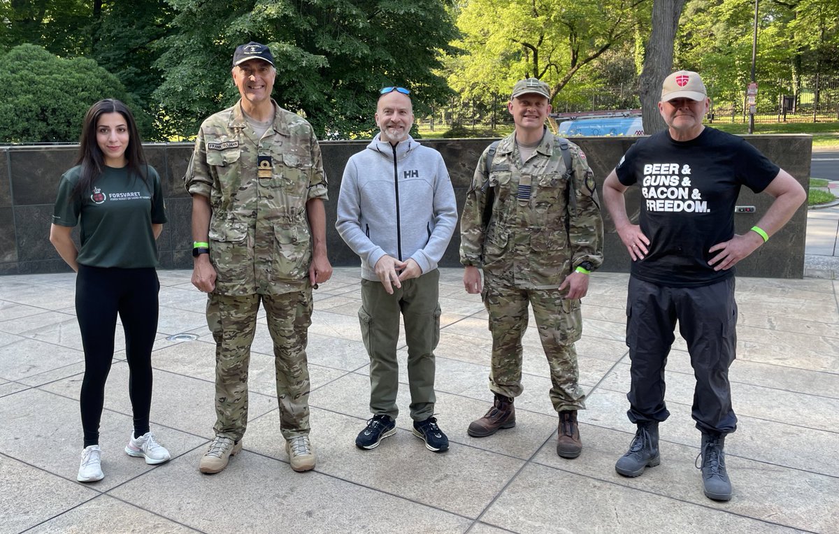 Scandinavian Soldiers March is on! 160 soldiers and civilians from <a href="/DenmarkinUSA/">Denmark in USA 🇩🇰</a> <a href="/NorwayUS/">Norwegian Embassy in Washington</a> <a href="/SwedeninUSA/">Urban Ahlin, Ambassador of Sweden to USA</a> <a href="/FinlandinUSA/">Embassy of Finland in the US 🇫🇮</a> <a href="/IcelandInUS/">Iceland in US 🇮🇸</a> are right now marching to support Ukraine’s fight for freedom with <a href="/OMarkarova/">Oksana Markarova</a> giving the send off-speech #denmarkinusa #ssmusa #WeStandWithUkraine