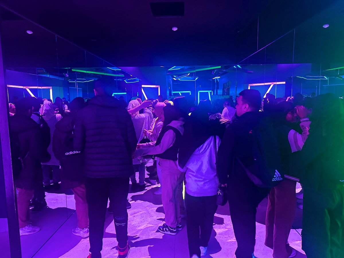 ScienceHolyhead's tweet image. Amazing day out at Cadbury World with our Year 10 students. The trip was a cross-curricular trip between Science and English, in which students looked at developing their oracy skills and the science of how chocolate is manufactured. Part 2. @holyhead_school @HolyheadEvents