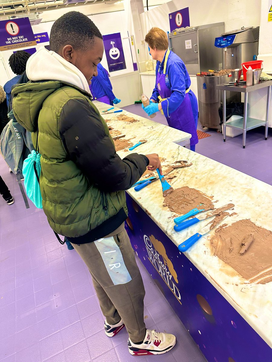 ScienceHolyhead's tweet image. Amazing day out at Cadbury World with our Year 10 students. The trip was a cross-curricular trip between Science and English, in which students looked at developing their oracy skills and the science of how chocolate is manufactured. Part 2. @holyhead_school @HolyheadEvents