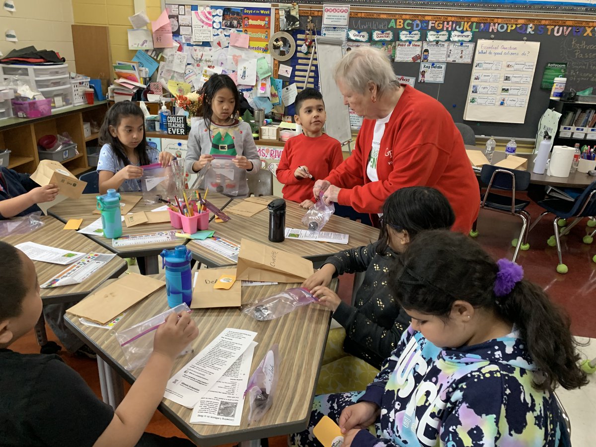 62schools's tweet photo. Forest and Plainfield Elementary School second graders were treated to a presentation by the Des Plaines Garden Club earlier this week in honor of Earth Day. The students learned how to grow lettuce in a bag! #62united #62learns #62FO #62PL https://t.co/zfzFtErBP0