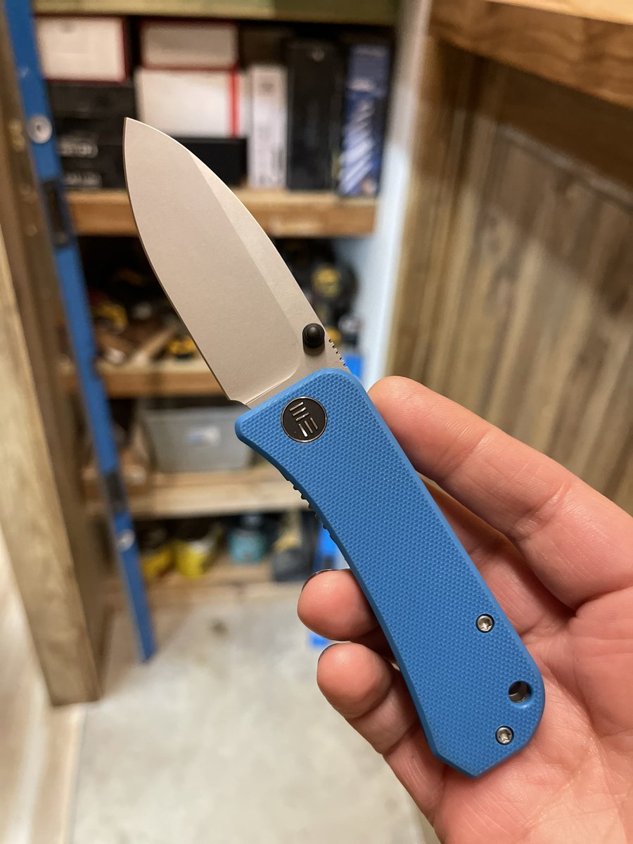 KnifeworksInc's tweet photo. No matter the Color Combo, Will ALWAYS be FANS of the We Knives BANTER! This particular one is In Stock & Ready to Ship! Order Yours WITH Engraving Today! https://t.co/JL88EUFFkL
#knifeworks #knifeworksinc #weknifeco #weknives #banter #banters #blue #feelingtheblue #edc https://t.co/ltpcXA3IZy
