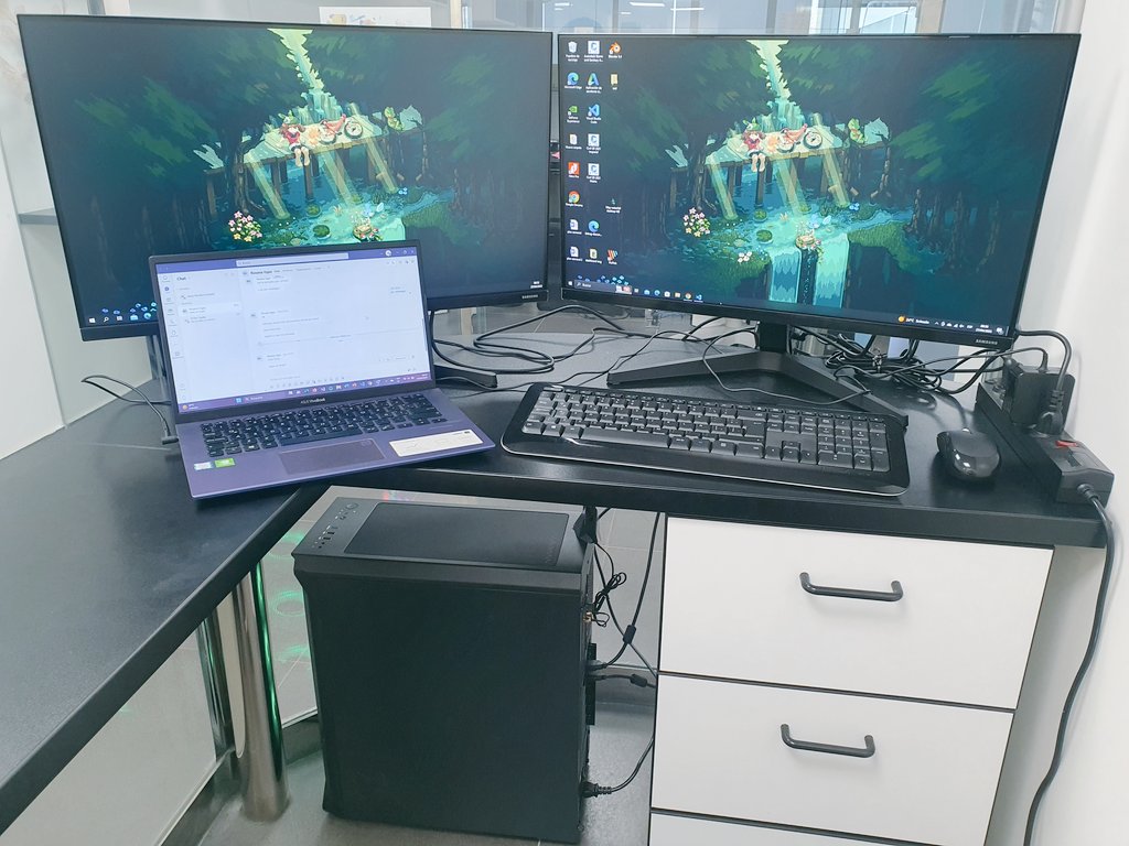 Jesus_R_1809's tweet photo. 👾 By the way. I forgot to show my office setup.
Not much deco for now, but soon I'd like to fill it with some nice things, like Funko-pops or stuff like that 😅

#webdeveloper #setup https://t.co/mD1hugRK6H