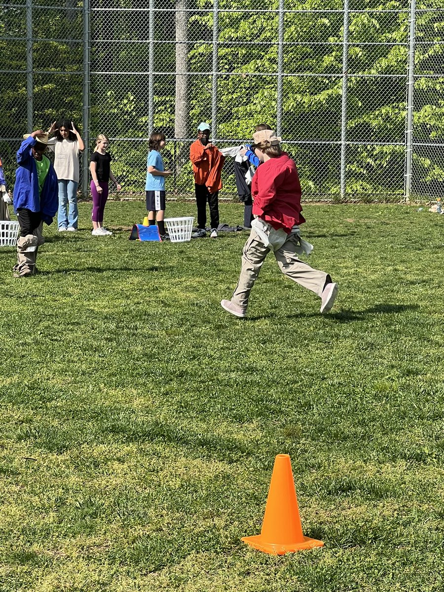 EpolitoMs's tweet photo. @KyleRWilsonES Field Day Fun! #fieldday #FitnessForAll @gmhernandez12 https://t.co/0YMdKCIthZ