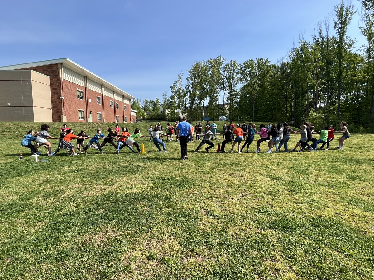 EpolitoMs's tweet photo. @KyleRWilsonES Field Day Fun! #fieldday #FitnessForAll @gmhernandez12 https://t.co/0YMdKCIthZ