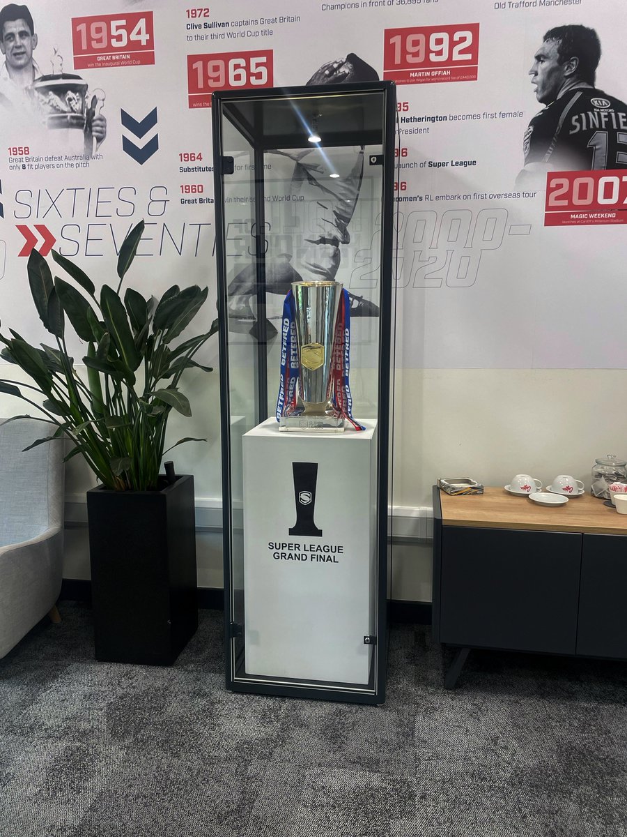 hds_showcases's tweet photo. We were asked to build two 2.3mt high display cabinets to display Rugby Football League trophies.  Powder-coated Anthracite grey aluminium framework and full-height hinged glass doors with LED top light made for a stunning display.
@TheRFL 
RL Commercial

#trophycabinets https://t.co/jd8xgYgHeJ