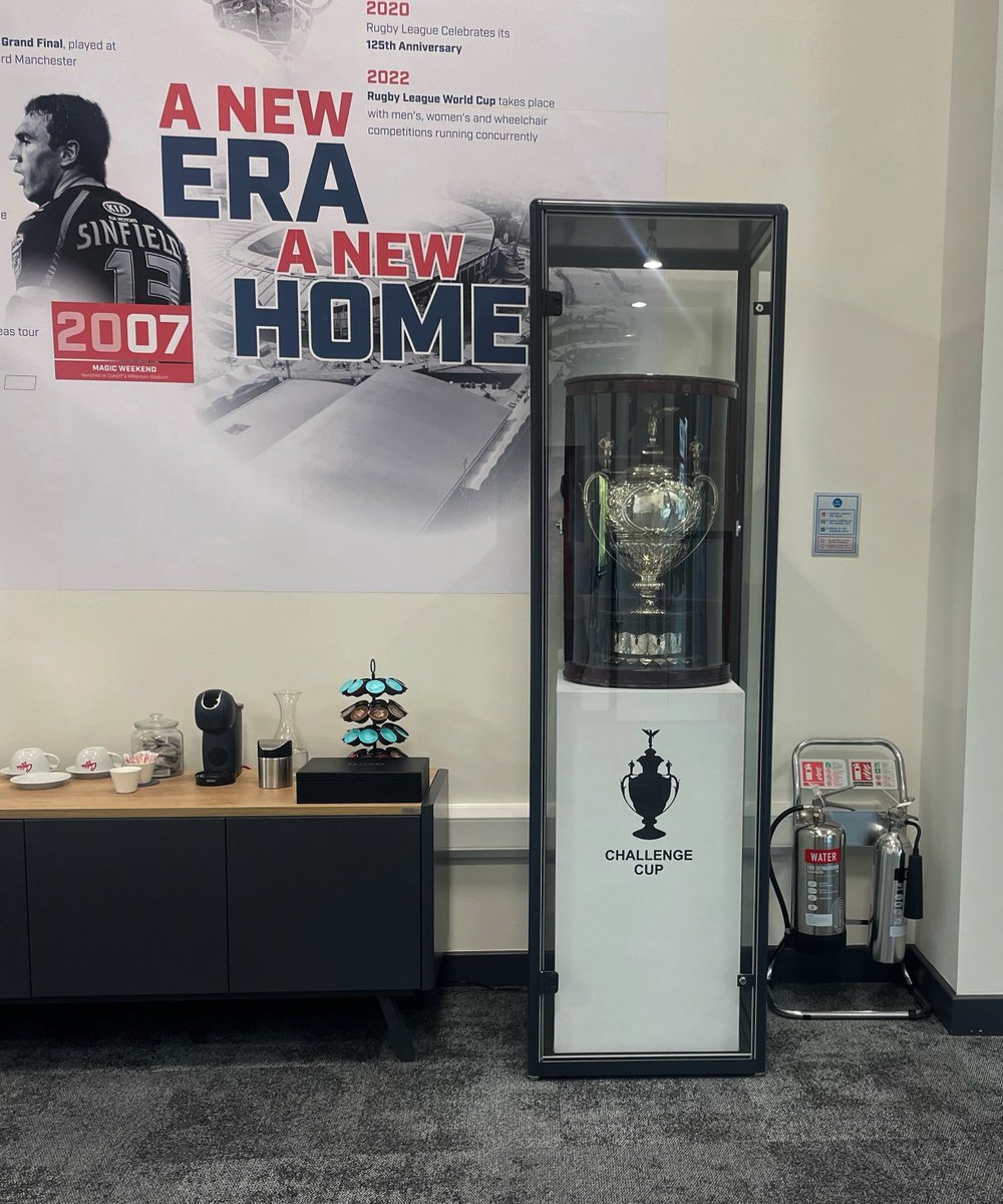 hds_showcases's tweet photo. We were asked to build two 2.3mt high display cabinets to display Rugby Football League trophies.  Powder-coated Anthracite grey aluminium framework and full-height hinged glass doors with LED top light made for a stunning display.
@TheRFL 
RL Commercial

#trophycabinets https://t.co/jd8xgYgHeJ