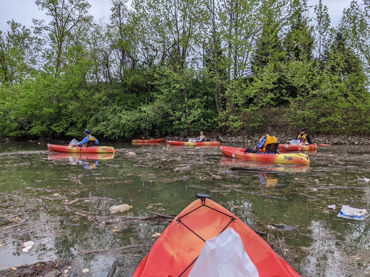 ypknox's tweet photo. Thank you to everyone who got their hands dirty with us during our River Rescue with the Tennessee RiverLine on April 15! Sometimes you have to get a little messy to make a big impact, and we couldn't have done it without all of your hard work. https://t.co/06fYE1nm1Z