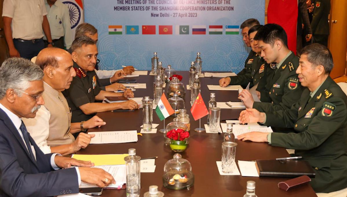  Indian Defense Minister Rajnath Singh and Chinese Defense Minister Li Shangfu hold a bilateral meeting in Delhi/Twitter