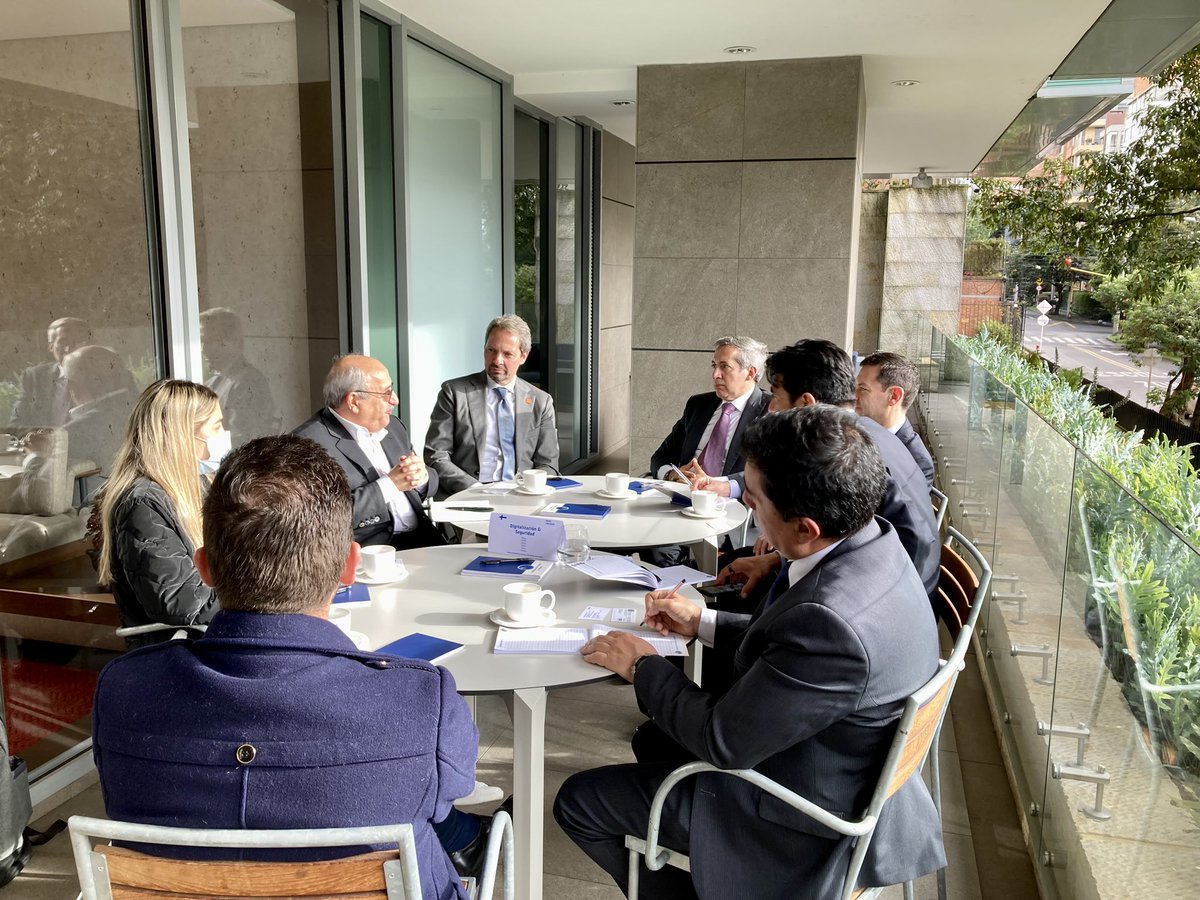 Ayer junto con Business Finland convocamos a los representantes de las empresas🇫🇮 en 🇨🇴 para fortalecer la cooperación en los campos de:

⚒️Minería
📚Educación 
🔋Energía
🌐Digitalización y seguridad

¡Muchas gracias a todos los participantes!🙌

<a href="/teamfinlandfi/">Team Finland</a> <a href="/BusinessFinland/">Business Finland</a>