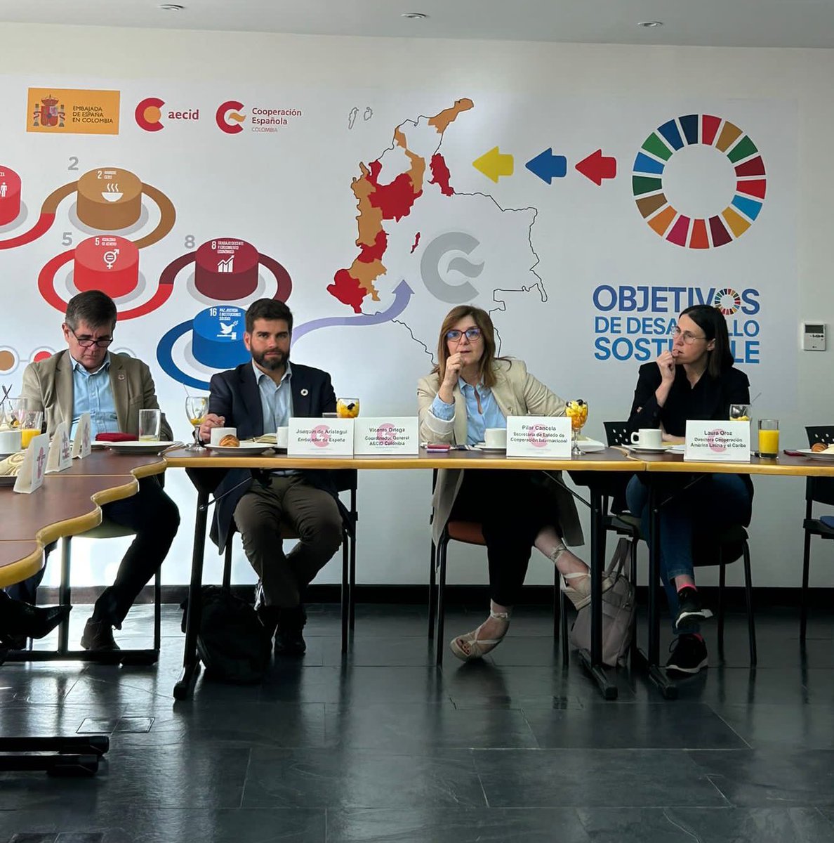 PiliCancela's tweet photo. 📍Diálogo con #ONGDs en🇨🇴

Sinergias para seguir trabajando junt@s por #paz #igualdad #sostenibilidad
@acodea_  @AxSolidaridad @PazconDignidad @benpostacol @_CARITAS  @CruzRojaEsp @OxfamIntermon @Mundubat @PBI_EE @FEYALEGRIA_COL @ACHColombia @MSF_Colombia @IAP_ActionPeace @_acpau https://t.co/8TeLQPx1JI