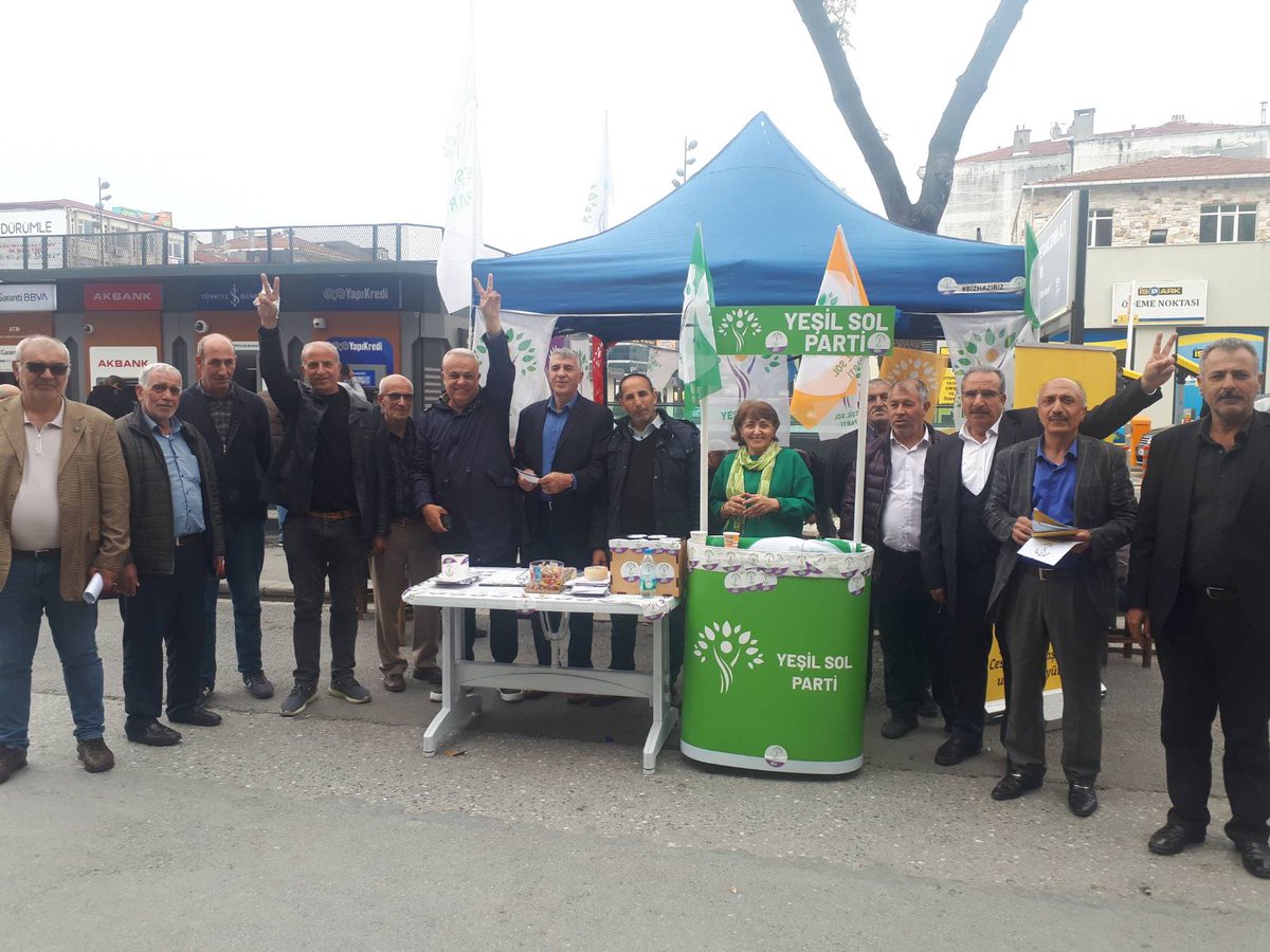 YesilsolUmr's tweet photo. 1. Bölge Milletvekili adayımız Abdulcebbar Barış ile birlikte, Seçim stantlarını ziyaret ettik, Yöre Dernekleri, STK ve esnaf ziyaretleri gerçekleştirdik. Halklarımızın sorunlarını dinledik çözüm için Yeşil Sol Parti'ye oy istedik.
#DisaEm 
#BuradayızBirlikteDeğistireceğiz https://t.co/DsvIjyqDC4