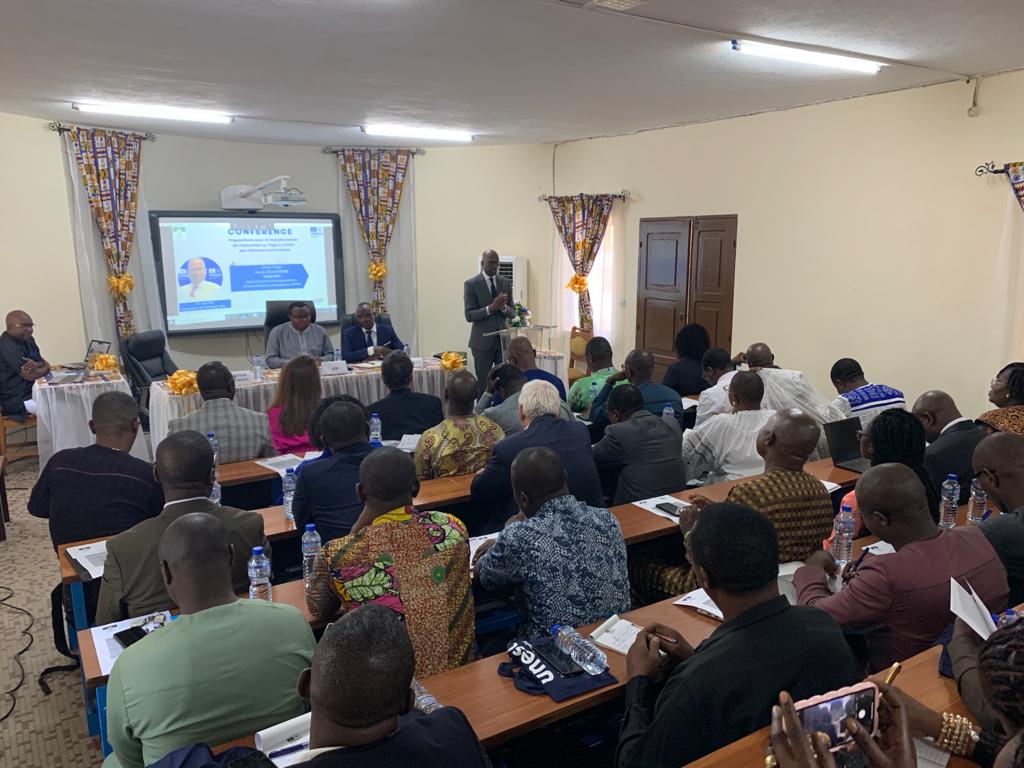 Dans le cadre d’une mission d’assistance technique, j’ai animé une conférence sur le thème : les propositions pour la transformation de l’éducation au Togo à travers des réformes curriculaires. C’était un plaisir d’échanger sur les innovations dans le système éducatif togolais.