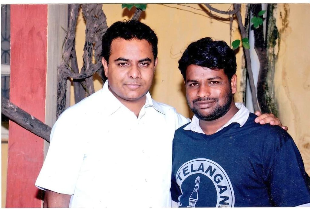 SRINATH_BRS's tweet photo. కొన్ని ఉద్యమ జ్ఞాపకాలు రామన్న తో ❤️
@KTRBRS @BRSparty
@TelanganaCMO

#22yearsofTRS
#KCR #BRSParty #TelanganaBhavan https://t.co/THAVKqh7Kc
