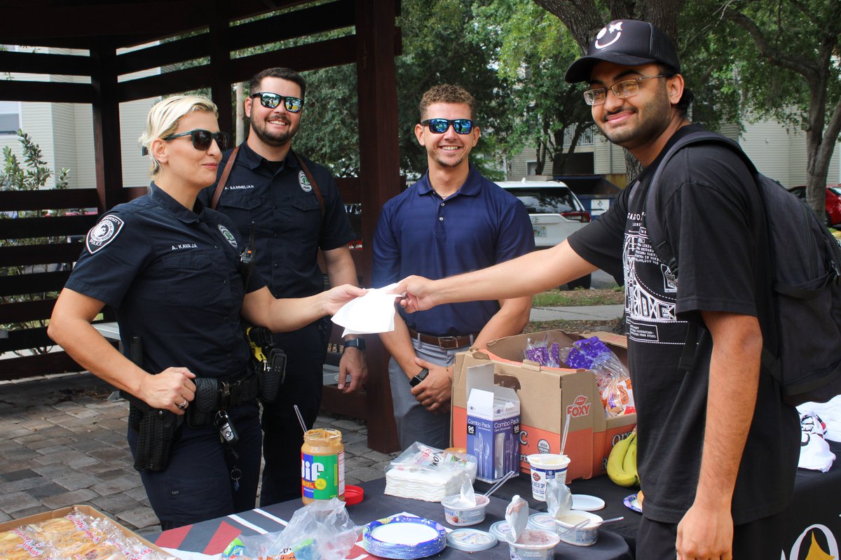 PointeAtCentral's tweet photo. Thank you @UCFPolice for helping us better serve our residents this finals week. https://t.co/U5CsB4EPaH
