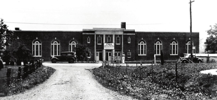 FCPS1News's tweet photo. 📢Seeking Warrenton School Photos and Speakers

Since 1936, the WMS building has served as a high, junior high, middle and elementary school in our community. 

Use https://t.co/u6nWbvqsLY to share photos &amp; sign up to speak at the May 19 commemoration event.

#OneTeamOneMission https://t.co/HDm7OG8iHb