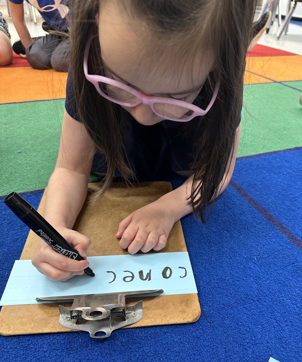 Ms_JHughes's tweet image. This morning k-h spent time re-labeling our classroom materials. Since the beginning of the year we have grown our letter-sound correspondence and ability to sound out &amp;amp; dictate words. 🤩✍️#studentcentered #classroomcommunity @Hubbard_School