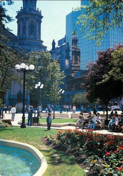bevita's tweet photo. Plaza de Armas, 1996. Antes de que fuera un horrendo bloque de cemento con burdel caribeño a cielo abierto incluido https://t.co/7zxAnYA7xS